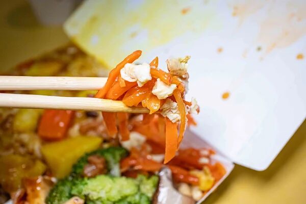 ▲▼龍門客棧便當。(圖/部落客美熊很愛吃授權提供)