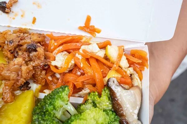 ▲▼龍門客棧便當。(圖/部落客美熊很愛吃授權提供)