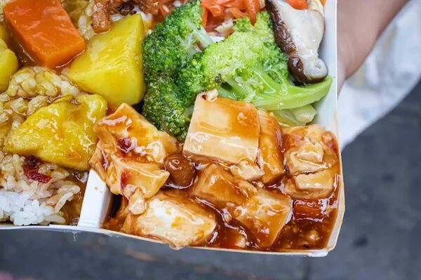 ▲▼龍門客棧便當。(圖/部落客美熊很愛吃授權提供)