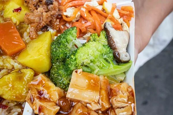 ▲▼龍門客棧便當。(圖/部落客美熊很愛吃授權提供)