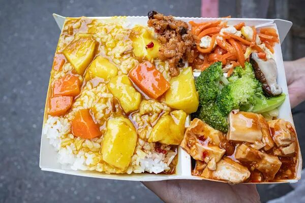 ▲▼龍門客棧便當。(圖/部落客美熊很愛吃授權提供)