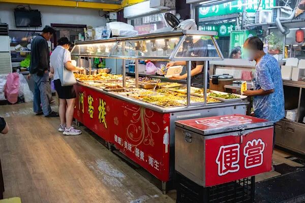 ▲▼龍門客棧便當。(圖/部落客美熊很愛吃授權提供)