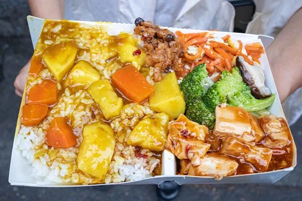 ▲▼龍門客棧便當。(圖/部落客美熊很愛吃授權提供)