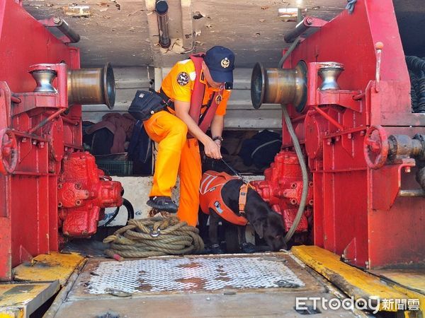 ▲海巡秋節國慶岸海聯合掃蕩 北臺5縣市同步維安。(圖/記者郭世賢翻攝)