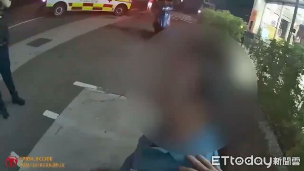 ▲▼ 新埔鎮內某超商,男子持刀攻擊案 。(圖/記者楊永盛翻攝)