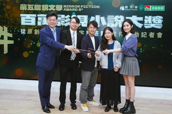 ▲《八尺門的辯護人》編導唐福睿、演員雷嘉汭合體。(圖/鏡文學提供)