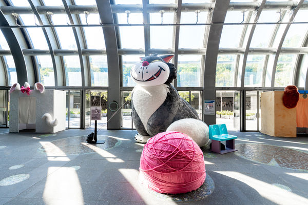 ▲迪士尼與台北捷運聯手推出《捷伴萌寵派對趣》,今(3日)至10月26日在大安森林公園站登場,迪士尼貓狗主題彩繪列車也同步啟動。(圖/台灣迪士尼提供)