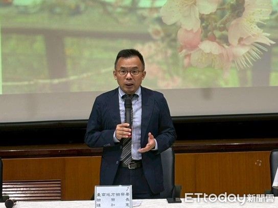 ▲台南地檢署舉辦中秋關懷活動,致贈慰問金與生活物資給受保護管束人,檢察長鍾和憲致詞。(圖/記者林東良翻攝,下同)