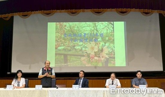 ▲台南地檢署舉辦中秋關懷活動,致贈慰問金與生活物資給受保護管束人,檢察長鍾和憲致詞。(圖/記者林東良翻攝,下同)