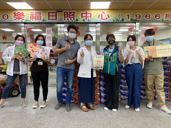 ▲▼地方盛傳前新北市議會副議長陳文治辦公室副主任、前議員李婉鈺辦公室副主任朱誼臻(右3)有意參選新北議員。(圖/翻攝自Facebook/陳文治)