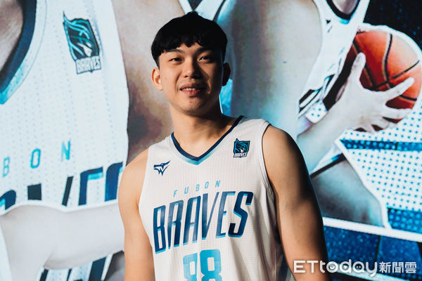 ▲曾祥鈞喊話新賽季目標場均得分、籃板雙10。(圖/記者杜奕君攝)