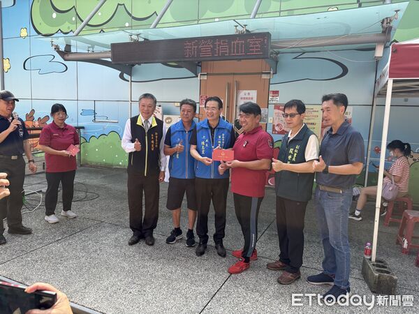 ▲台南市消防局第一大隊舉辦「熱血救人、防火有你」捐血暨防火防災宣導活動,現場民眾熱情參與。(記者林東良翻攝,下同)