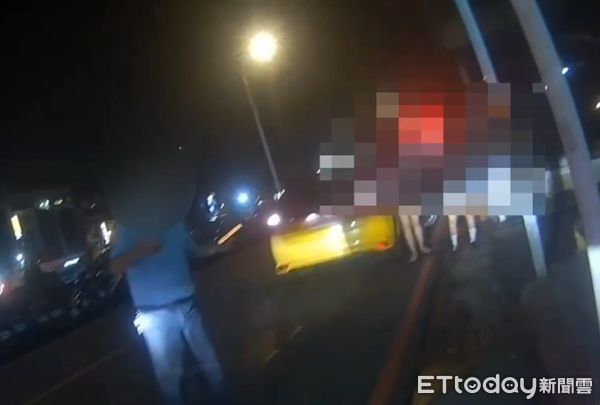 ▲2名越南籍女子因車資糾紛與運將發生拉扯衝突。(圖/桃園警分局提供)