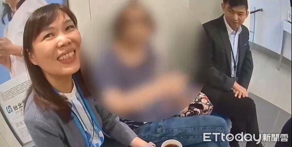 ▲施姓富婆被詐團騙,到銀行要匯3500萬元,被關懷還嗆警:很多嗎?。(圖/記者張君豪翻攝)