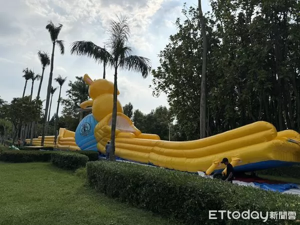 ▲台南山上花園水道博物館舉辦六周年館慶《夏浪祭》,祭出百米滑水道與兒童免費入園優惠,吸引親子同樂。(記者林東良翻攝,下同)