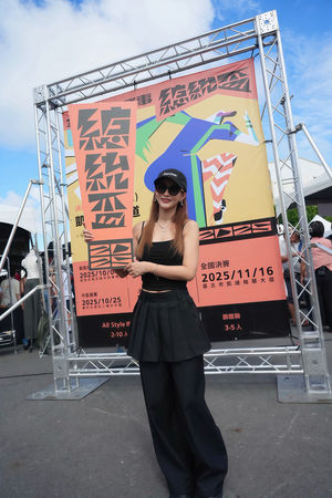 ▲▼黃美珍為參賽者打氣。(圖/勝星娛樂提供)