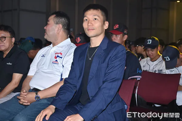 ▲▼運動部長李洋出席2025中信盃黑豹旗記者會。(圖/記者李毓康攝)