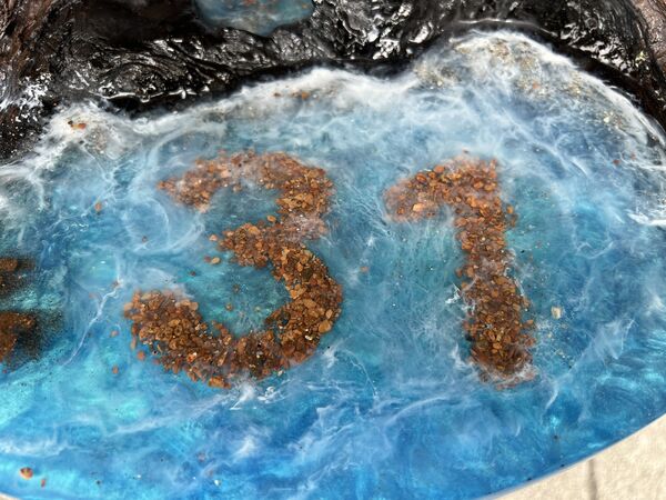 ▲▼台鋼球團贈送給林智勝的紀念禮物誠意滿滿。(圖/台鋼雄鷹提供)