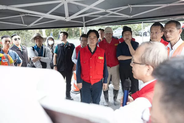 ▲▼總統賴清德5日下午前往花蓮關心馬太鞍溪堰塞湖溢流災後復原重建工作。。(圖/總統府提供)