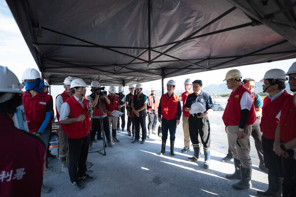 ▲▼總統賴清德5日下午前往花蓮關心馬太鞍溪堰塞湖溢流災後復原重建工作。。(圖/總統府提供)