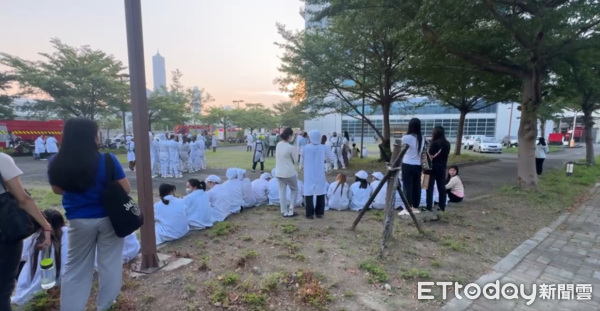 ▲▼高雄前鎮區華新科技火警。(圖/記者吳奕靖翻攝)