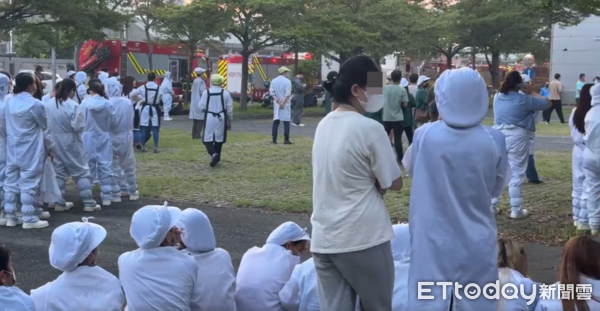 ▲▼(碼)高雄前鎮區華新科技火警。(圖/記者吳奕靖翻攝)