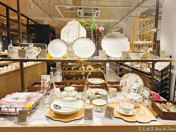 ▲▼名古屋武花園&則武之森,還有蔦屋書店超大書牆、吉卜力龍貓瓷器。(圖/部落客紫色微笑提供)