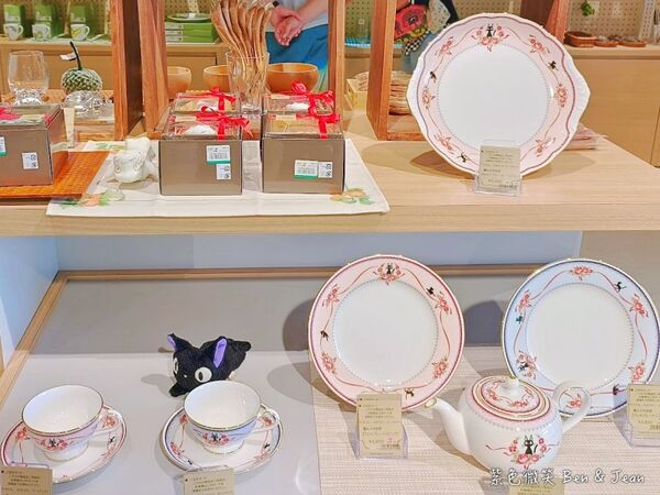 ▲▼名古屋武花園&則武之森,還有蔦屋書店超大書牆、吉卜力龍貓瓷器。(圖/部落客紫色微笑提供)