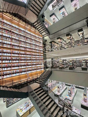 ▲▼名古屋武花園&則武之森,還有蔦屋書店超大書牆、吉卜力龍貓瓷器。(圖/部落客紫色微笑提供)