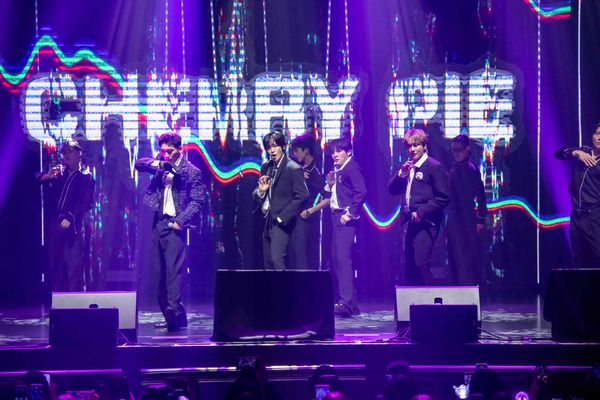 ▲▼15週年在台灣!TEEN TOP驚喜幫天地慶生 溫馨場面TEEN TOP舉辦15週年演唱會展現超高誠意,演唱超過30首歌曲(圖/網銀國際影視提供)