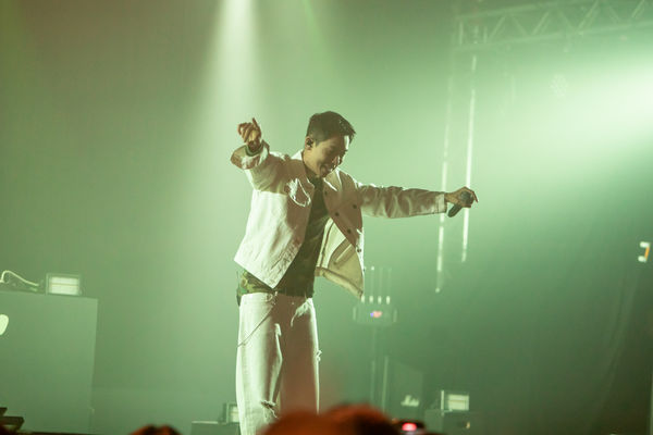 ▲▼▲▼流口水!人夫Loco放送福利來台脫了 大咖女星驚喜現身全場嗨爆。(圖/D-SHOW提供)