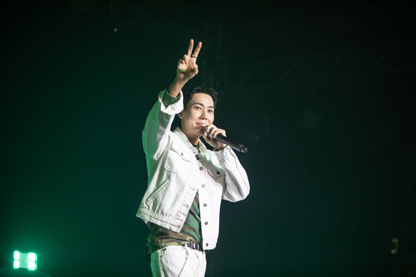 ▲▼▲▼流口水!人夫Loco放送福利來台脫了 大咖女星驚喜現身全場嗨爆。(圖/D-SHOW提供)