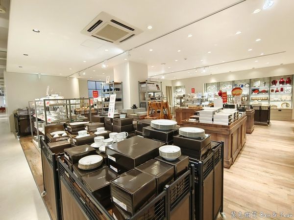 ▲▼名古屋武花園&則武之森,還有蔦屋書店超大書牆、吉卜力龍貓瓷器。(圖/部落客紫色微笑提供)