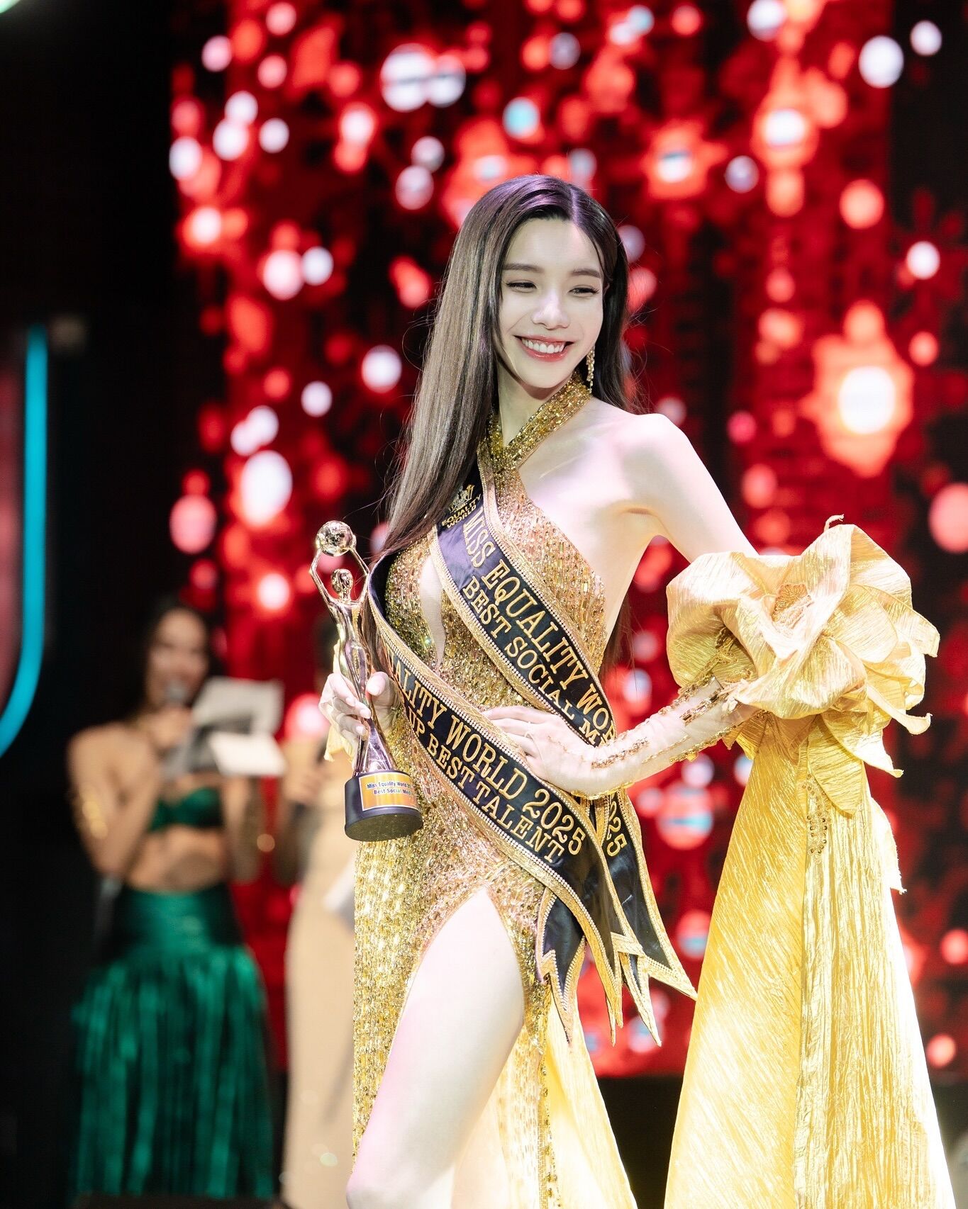 ▲▼愛里奪國際跨性別選美第4名 「心裡還是會遺憾」吐心聲。(圖/翻攝自Facebook/愛里)