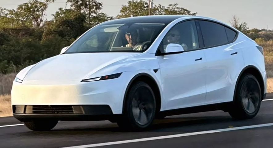 ▲海外捕獲到新Model Y實車,車頭造型與官方預告一致。(圖/翻攝自X社群)