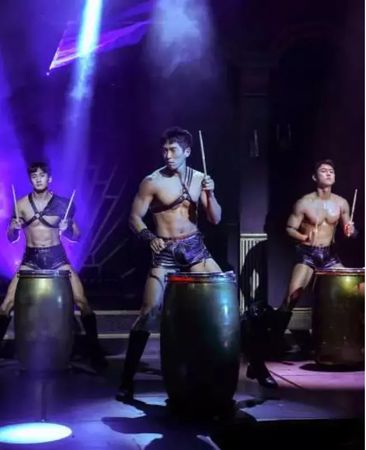 ▲▼Wild Wild 猛男帥身材好舞蹈精彩。(圖/部落客紫色微笑提供)