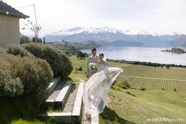 ▲▼胡定欣中秋節宣布結婚,老公是外科醫生。(圖/翻攝自IG)