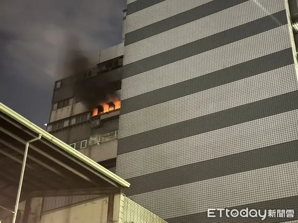 ▲▼台中一棟大樓10樓住家疑因洗衣機線路老舊釀禍 。(圖/民眾提供,下同)