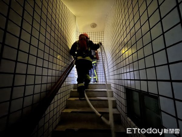 ▲▼台中一棟大樓10樓住家疑因洗衣機線路老舊釀禍 。(圖/民眾提供,下同)