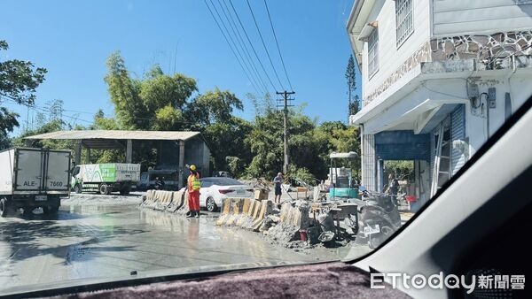 ▲台中公益組織與變身「禮儀超人」,協助花蓮光復家屬。(圖/張家銘提供)