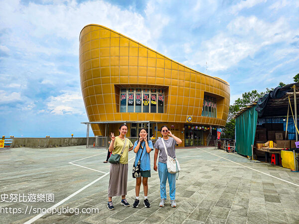 ▲▼全台唯一元寶造型咖啡廳、紅色愛心月老廟。(圖/部落客史努比提供)