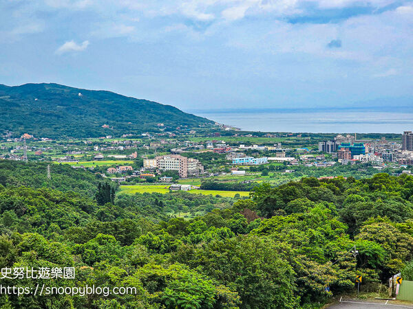 ▲▼全台唯一元寶造型咖啡廳、紅色愛心月老廟。(圖/部落客史努比提供)