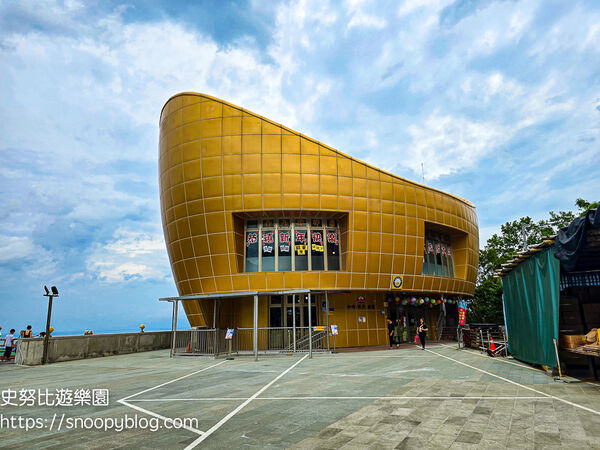 ▲▼全台唯一元寶造型咖啡廳、紅色愛心月老廟。(圖/部落客史努比提供)