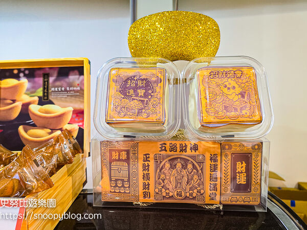 ▲▼全台唯一元寶造型咖啡廳、紅色愛心月老廟。(圖/部落客史努比提供)