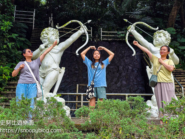 ▲▼全台唯一元寶造型咖啡廳、紅色愛心月老廟。(圖/部落客史努比提供)