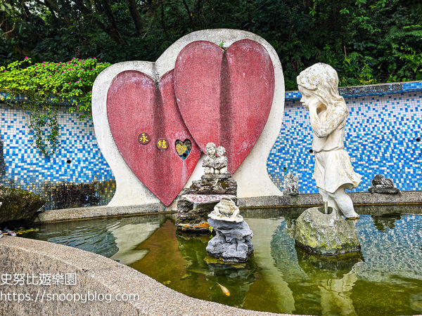 ▲▼全台唯一元寶造型咖啡廳、紅色愛心月老廟。(圖/部落客史努比提供)