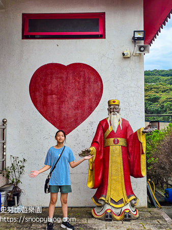 ▲▼全台唯一元寶造型咖啡廳、紅色愛心月老廟。(圖/部落客史努比提供)