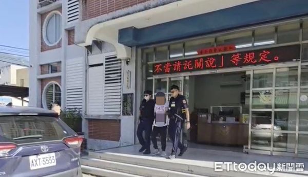 ▲男子騎贓車因未繫上安全帽扣帶遭員警攔查,車上帶著一袋光復災區生活物資。(圖/吉安警分局提供,下同)