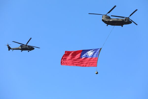 ▲▼國慶預演「雷虎小組」壓軸 5架勇鷹噴煙飛越掀高潮。(圖/台北松山機場)