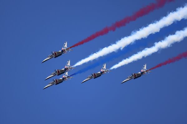 ▲▼國慶預演「雷虎小組」壓軸 5架勇鷹噴煙飛越掀高潮。(圖/台北松山機場)